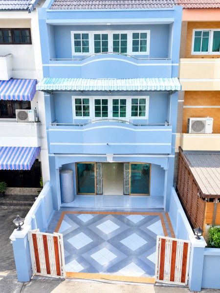 Lam Luk Ka Khlong 3 Phahonyothin area. 4 bed Synphaet LamLukKa Hospital 765m. 3-story townhome for r