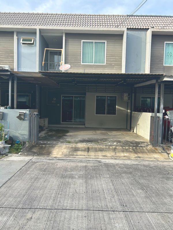 🏡 ทาวน์โฮม 2 ชั้น 4 ห้องนอน พร้อมที่จอดรถ 2 คัน ราคา 2 ล้านบาท