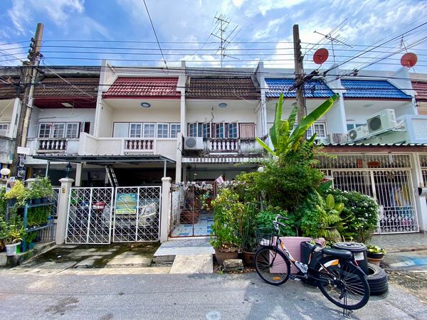 ขายทาวน์โฮม 2 ชั้น คลองจั่นวิลล่า 3 เพียง 1.75 ล้านบาท เหมาะรีโนเวทลงทุน ราคาคุ้มค่า | ที่ดิน 25 ตร.ว. | 2 ห้องนอน 2 ห้องน้ำ | ขายตามสภาพ