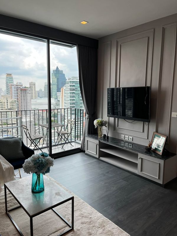 ให้เช่า EDGE Sukhumvit 23 คอนโดแสนสิริ 1 ห้องนอน 1 ห้องน้ำ เดิน 3 นาทีถึง BTS อโศก, MRT สุขุมวิท และ Terminal 21