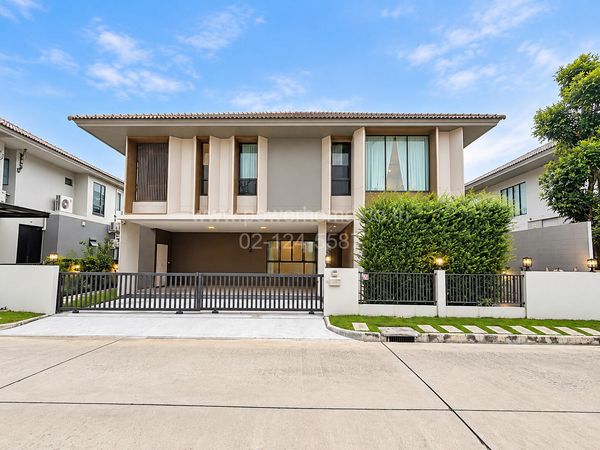 A 2-story detached house with many interesting functions inside, such as Double Volume Living Space, which makes the house look airy and receives more natural light, and Triple Master Bedrooms with dust-free home innovations. Increase oxygen, good locatio
