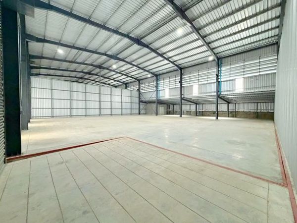 Newly constructed warehouse for rent in LamLukKa Khlong6. The property offers 672sq.m. with a ceili