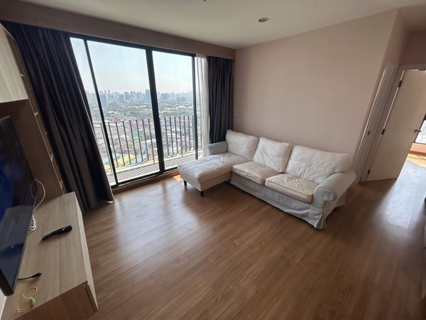 The Tree Interchange, 2 bedrooms, 2 bathrooms, 31st floor, size 58 sq m, rental price 28000 baht per month.