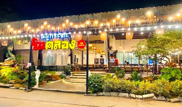 เซ้งด่วน ร้านหมูกระทะ  แฟรนไซส์ รัชดา 36 จตุจักร ในร้านติดกระจกกว้างและโปร่ง สะอาด นั่งสบาย