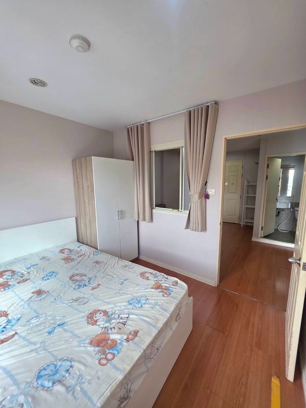 Condo in Tha Phra location, close to BTS and shopping.