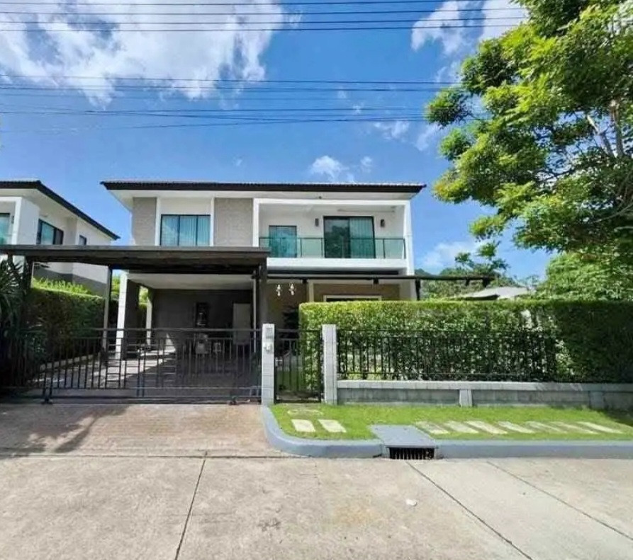 FOR RENT | THE CITY PATTANAKARN PHASE 1, luxury corner house. Next to the project's main road, premium location, close to gardens and clubhouse. FOR RENT | THE CITY PATTANAKARN PHASE 1, luxury corner house. Next to the project's main road, premium location, close to gardens and clubhouse.