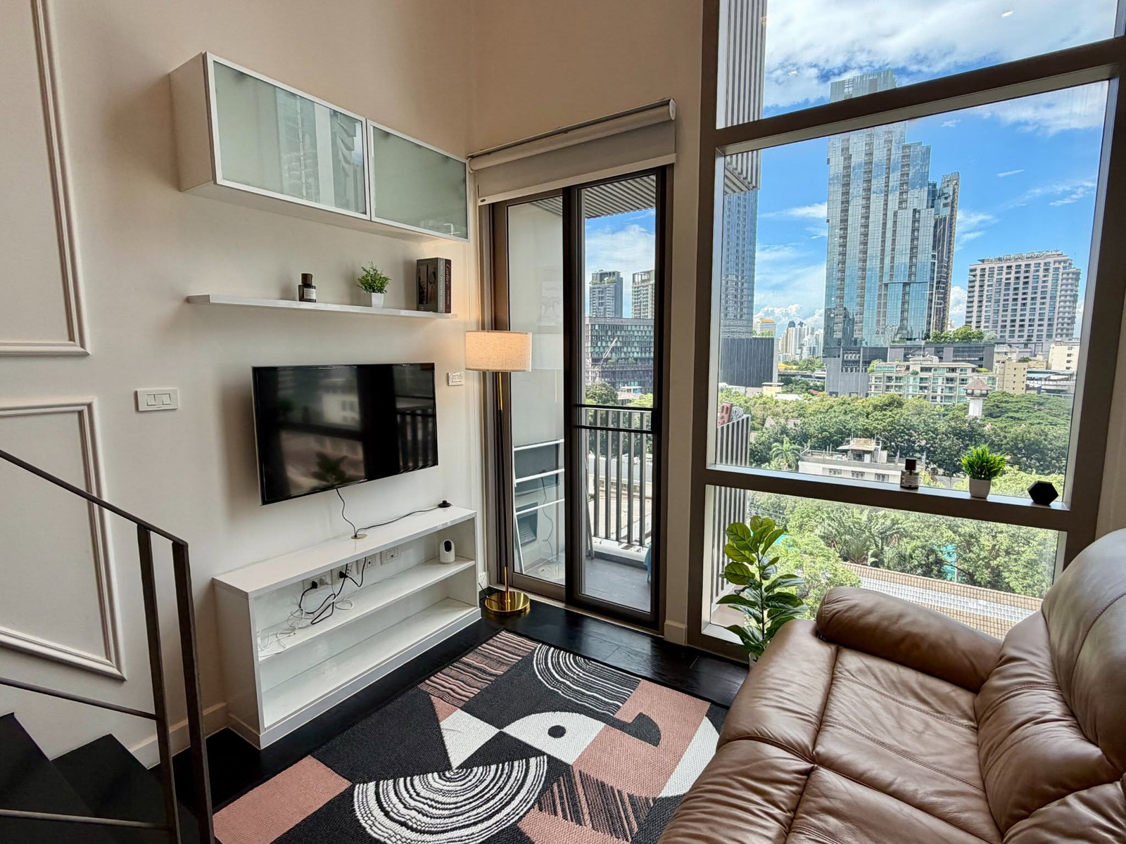 1 Bedroom IDEO Morph 38 Loft With High Ceilings