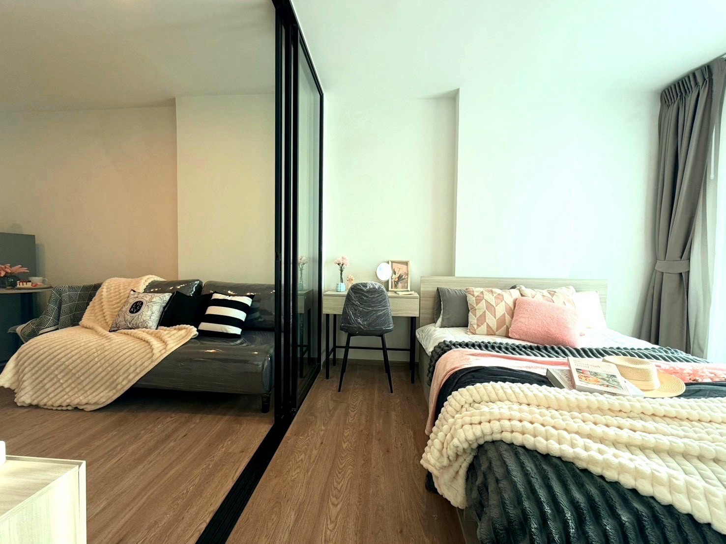For rent, Chapter One All Ramintra, 7th floor, Building C, size 28 sq m, 1 bedroom, near MRT Lat Pla Khao, price 12,000 baht/month.