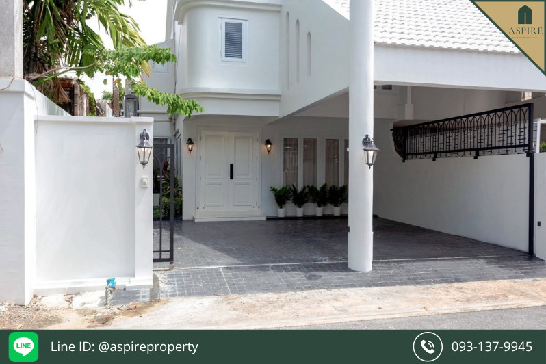 [For Sale] 2-Storey Corner-Unit Townhouse - Newly Renovated and Move-in Ready @Ekkamai 12 