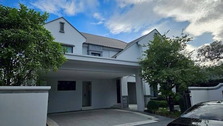 Nantawan Rama 9-Krungthep Kreetha A large area of ​​happiness in the most expensive location on the eastern side. A detached house with a timeless design...that's ready for you to just pack your bags and move in.