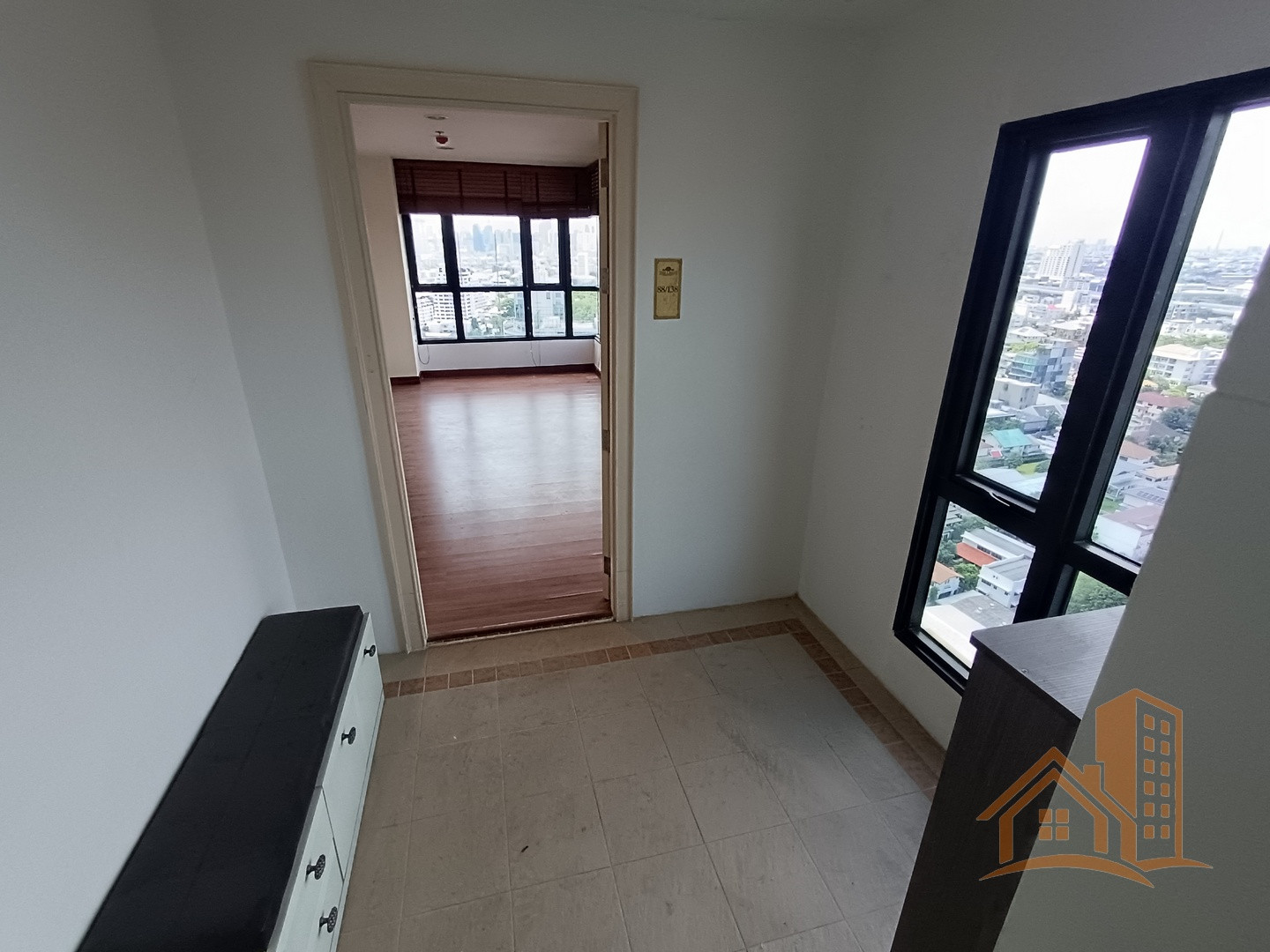 71.81 sq.m. Corner Unit on the 22nd Floor walls do not adjoin any other units