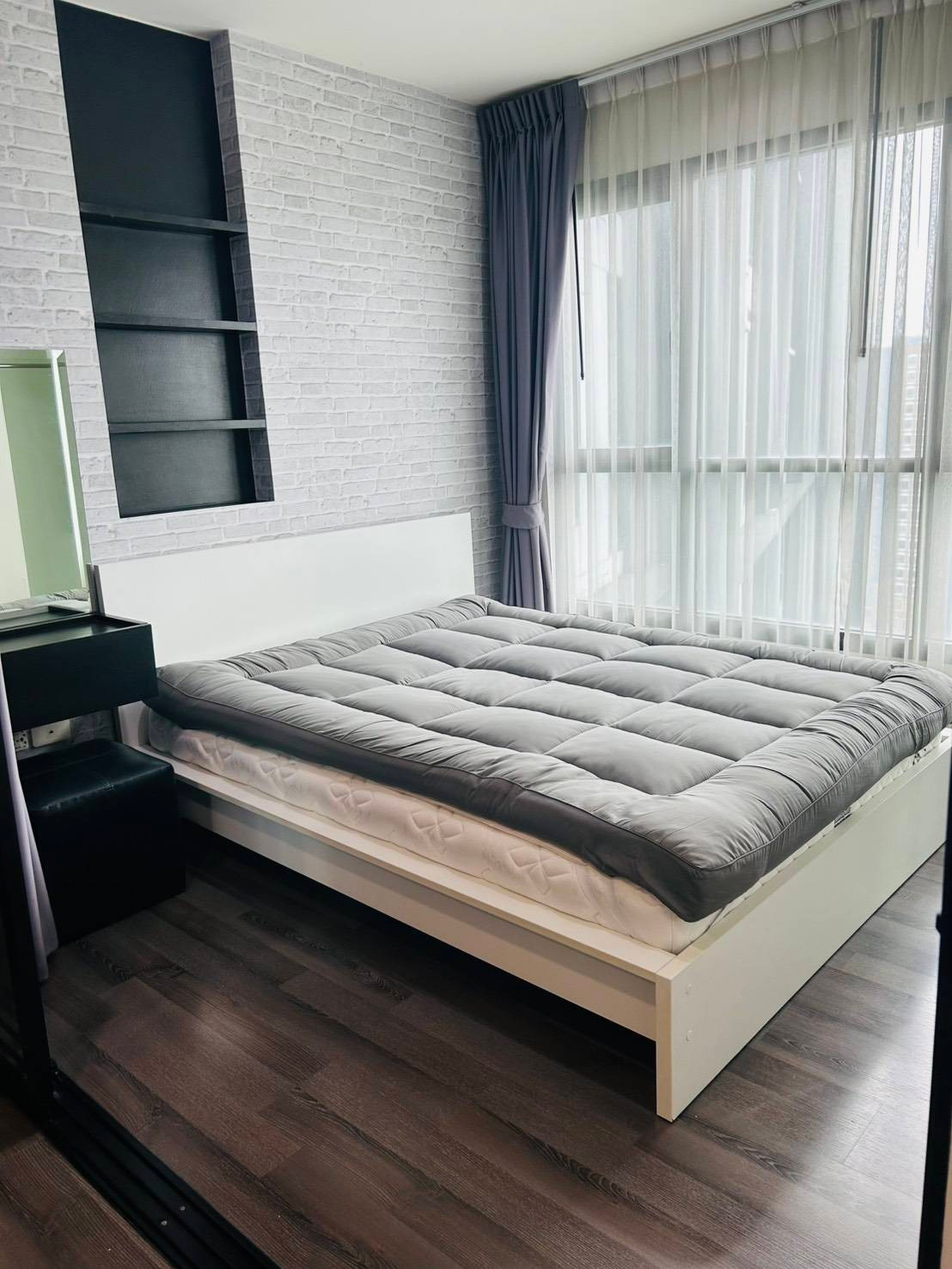 The base park west ใก้ลรถไฟฟ้า BTS อ่อนนุช, ติดถนนใหญ่ - ขนาด 26 ตร.ม. - 1 ห้องนอน 1 ห้องน้ำ - เฟอร์นิเจอร์เครื่องใช้ไฟฟ้าครบ พร้อมเข้าอยู่ เช่า 12,000 บาท เท่านั้น The base park west ใก้ลรถไฟฟ้า BTS อ่อนนุช, ติดถนนใหญ่ - ขนาด 26 ตร.ม. - 1 ห้องนอน 1 ห้องน้ำ - เฟอร์นิเจอร์เครื่องใช้ไฟฟ้าครบ พร้อมเข้าอยู่ เช่า 12,000 บาท เท่านั้น