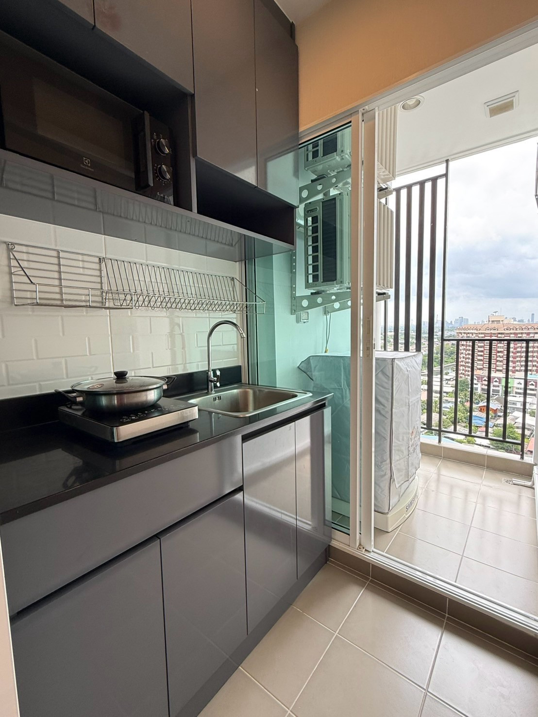 ให้เช่าคอนโด Regent Home Bangna รีเจ้นท์ โฮม บางนา 1 ห้องนอน 28 ตร.ม. ชั้น 17 อาคาร B วิวแม่น้ำ ห้องตกแต่งสวย เฟอร์นิเจอร์และเครื่องใช้ไฟฟ้าครบ พร้อมเข้าอยู่ ค่าเช่า 10,000 บาท/เดือน โทร 0978646464 Line: grandvarin4 – รูปที่ 4