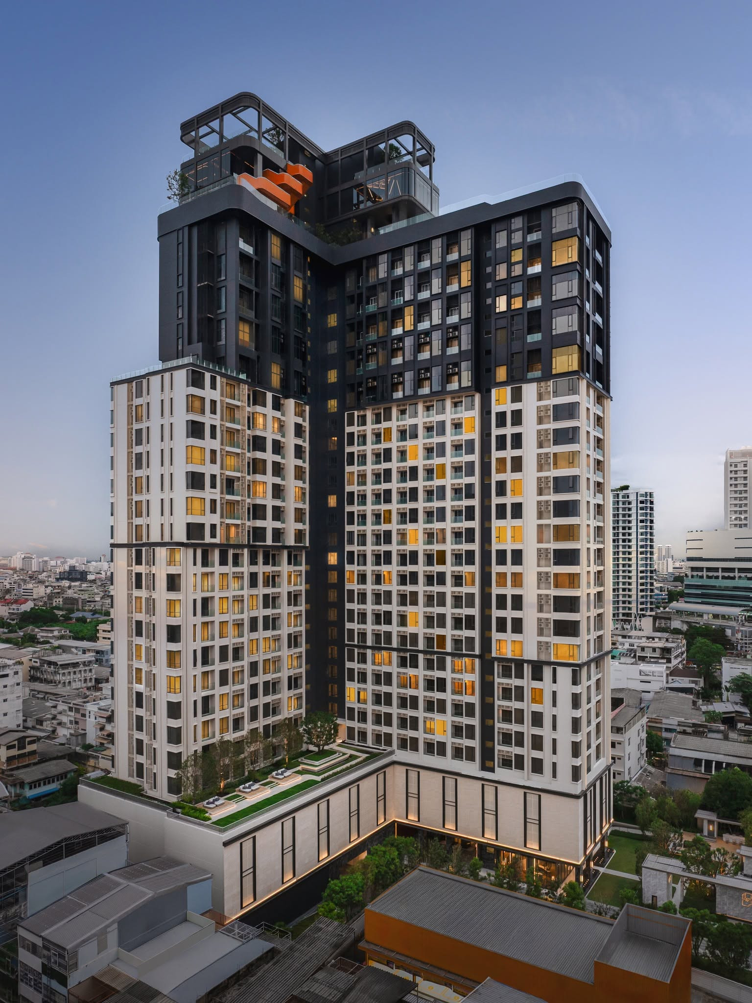 For sale: Rhythm Charoennakhon Iconic, 1 bedroom, 35 sqm, 21st floor, opposite Icon Siam, near BTS Charoen Nakhon, Price 5.94 million baht.