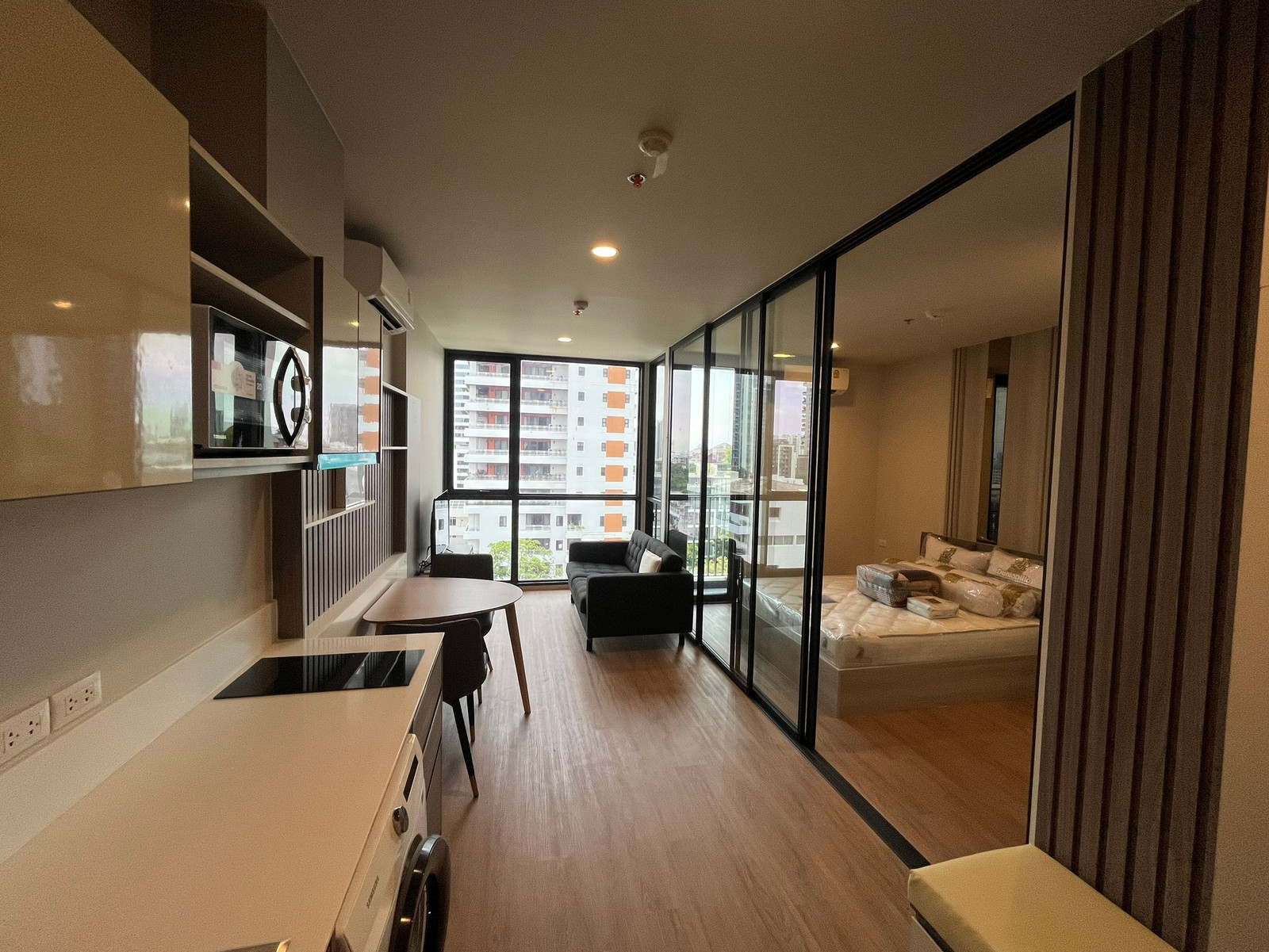ให้เช่า The Issara Sathorn (ดิ อิสสระ สาทร) 1 Bedroom 1 Bathroom | 33 ตร.ม. | ชั้น 10 – รูปที่ 2