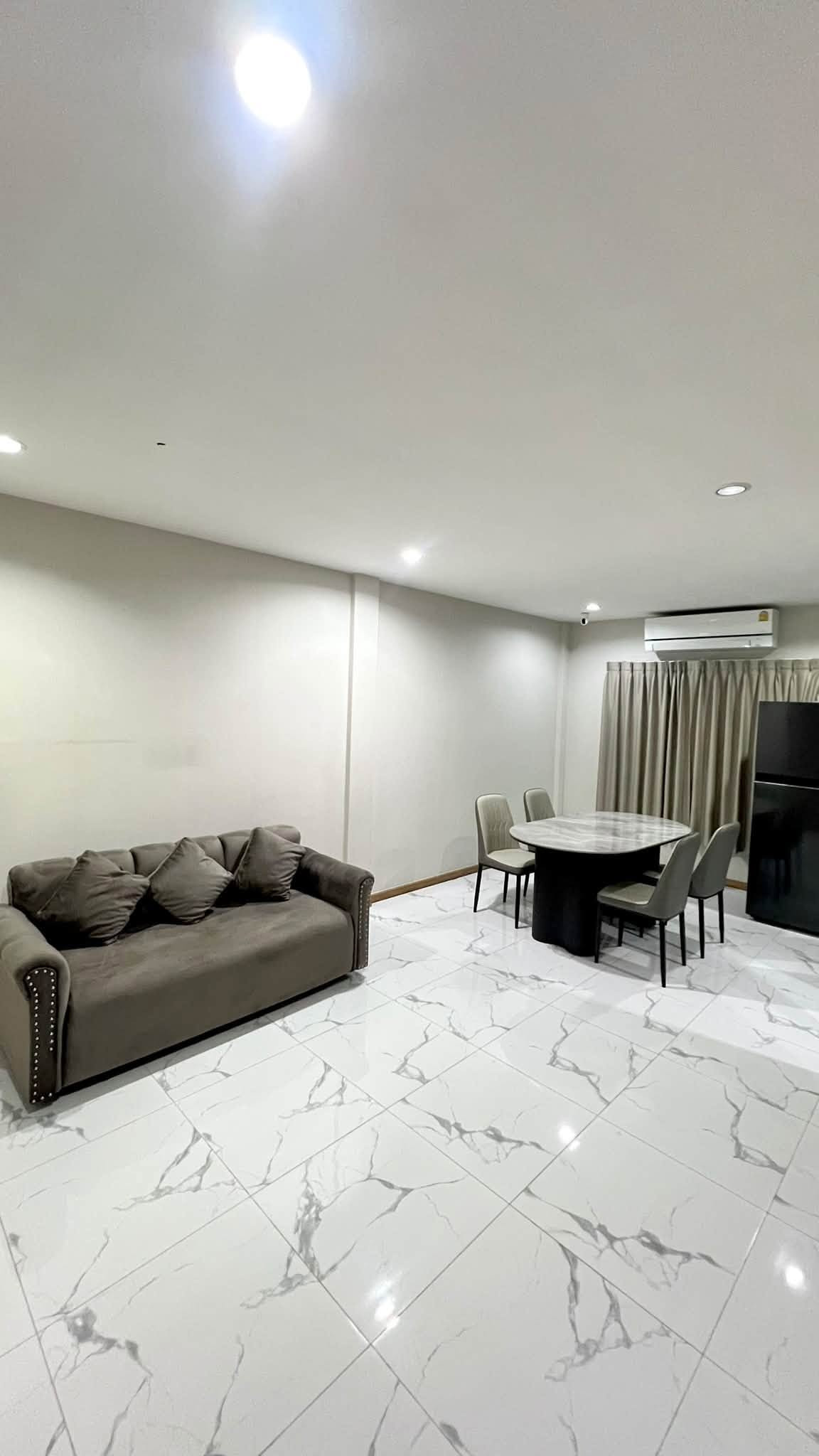 3-story townhome for rent (corner house) in the heart of Ratchada-Lat Phrao.