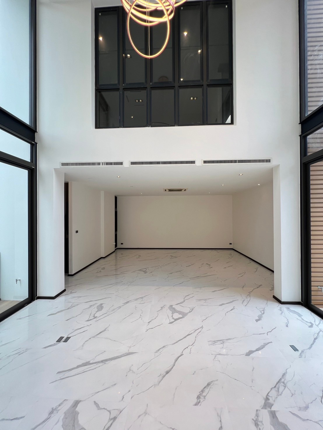 Super Luxury 4-Storey Residence with Private Pool & Elevator – รูปที่ 2