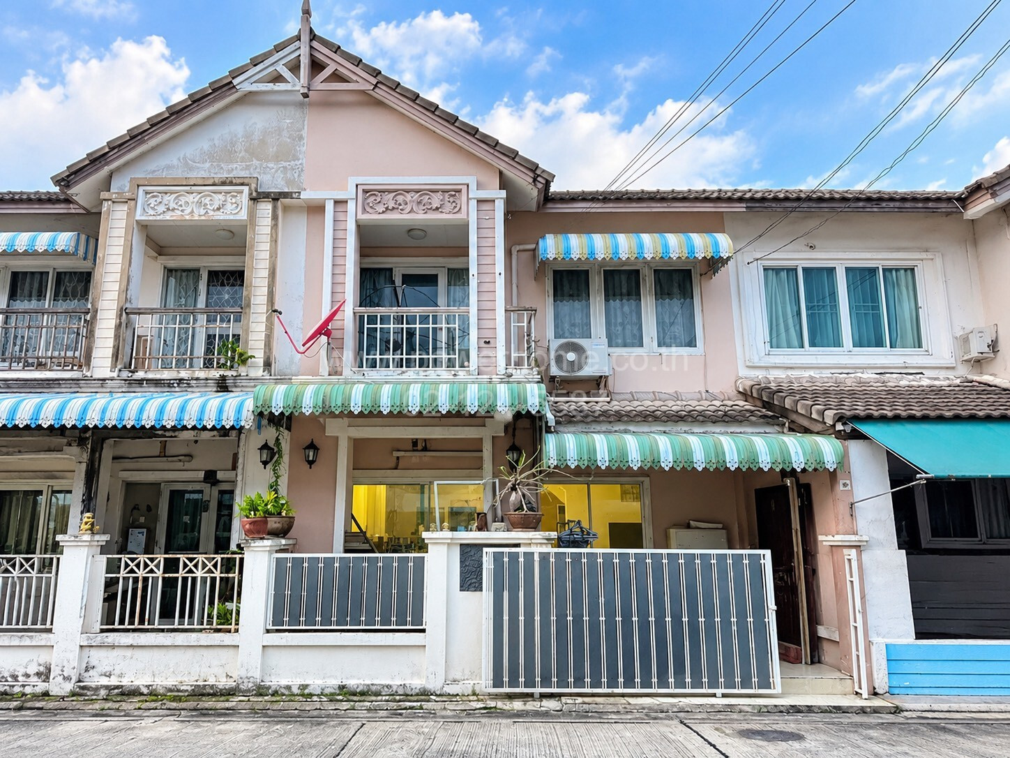 2-story townhouse, Baan Fah Piyarom Ruean Luang, Phase 1, good location, near Baan Fah Le Marche Market.