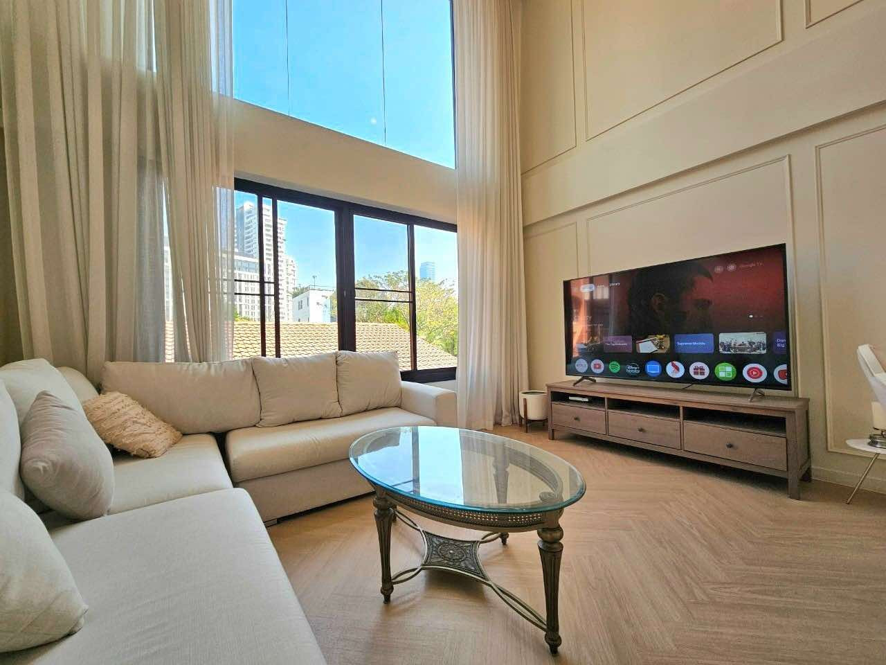 📍ให้เช่า✨Luxury Townhome on Sukhumvit 49✨3 ห้องนอน 3 ห้องน้ำ ขนาด  ตร.วา | 200 ตร.ม Tel.0982645161 