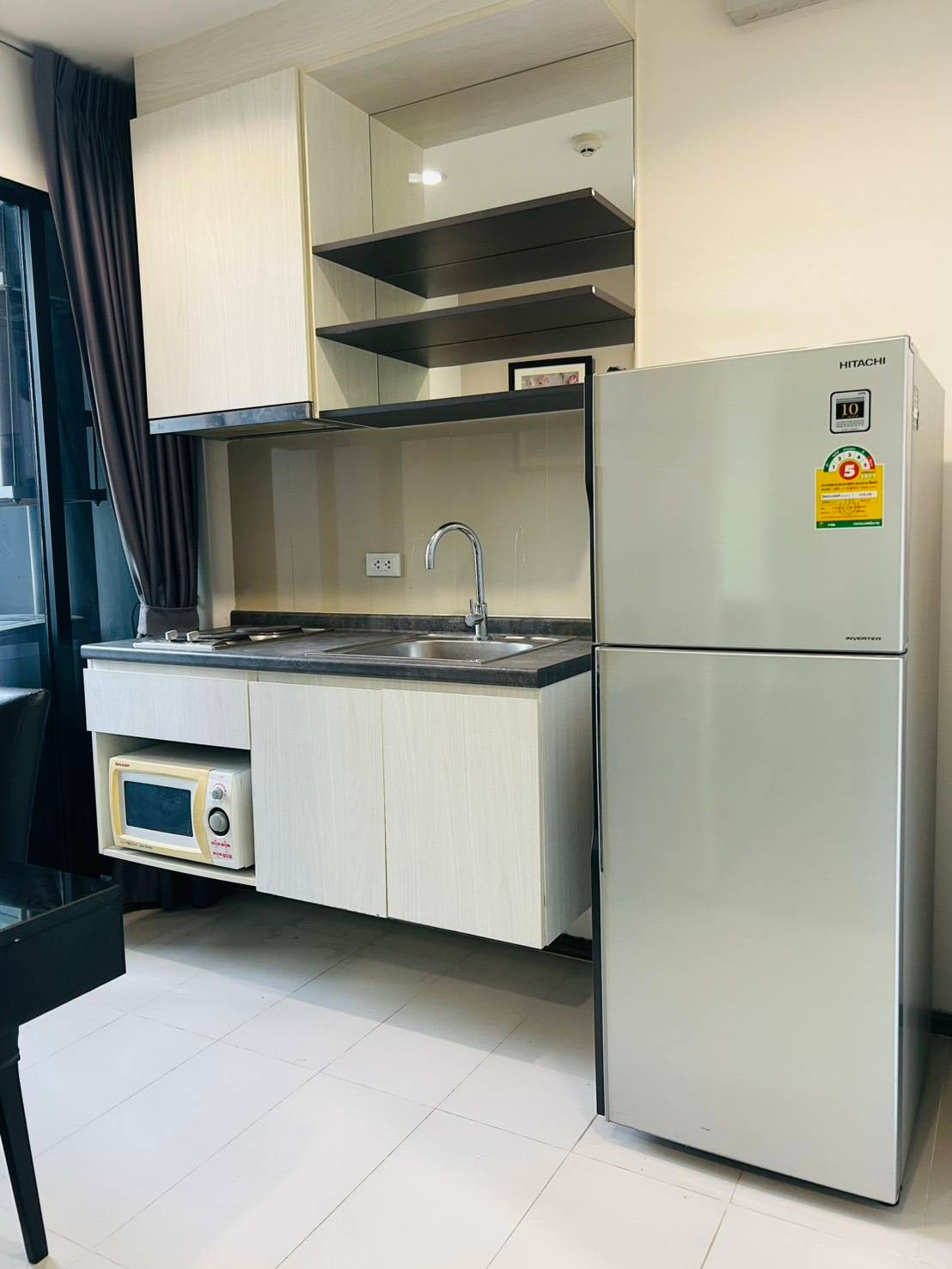 The base park west ใก้ลรถไฟฟ้า BTS อ่อนนุช, ติดถนนใหญ่ - ขนาด 26 ตร.ม. - 1 ห้องนอน 1 ห้องน้ำ - เฟอร์นิเจอร์เครื่องใช้ไฟฟ้าครบ พร้อมเข้าอยู่ เช่า 12,000 บาท เท่านั้น – รูปที่ 3