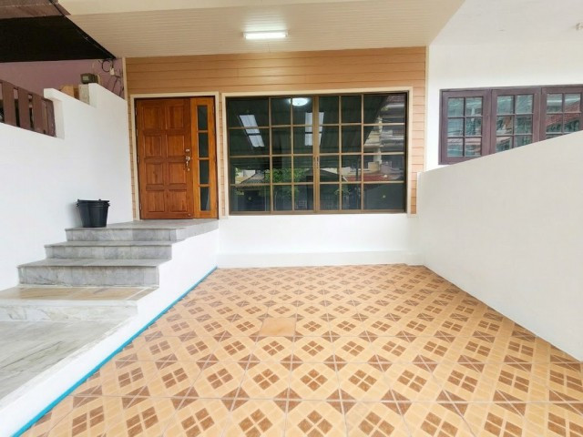 50% Discount 3 Storey Townhome in Mistine, Rat Phatthana, 5beds 5baths, near PT Saphan Sung 1 and Bangchak petrol stations. Offering 250 – รูปที่ 2
