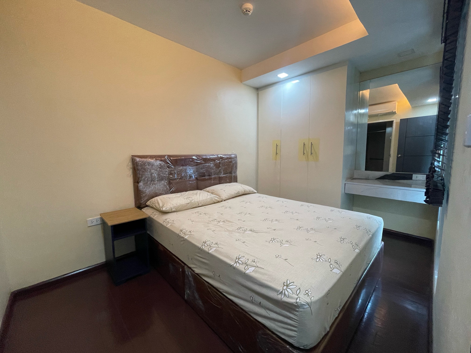 BEST PRICE & PRIME LOCATION (PRICE NEGOTIABLE)! 1 นอน 35 ตร.ม. ใจกลางเพลินจิต-นานา ใกล้ BTS เพลินจิต เพียงเดินถึง ยินดีซื้อ "โซฟา + ทีวี" ใหม่เพิ่มให้ครบชุด! ราคาต่อรองได้ ช็อกเพียง 20k! / Focus Ploenchit – รูปที่ 4
