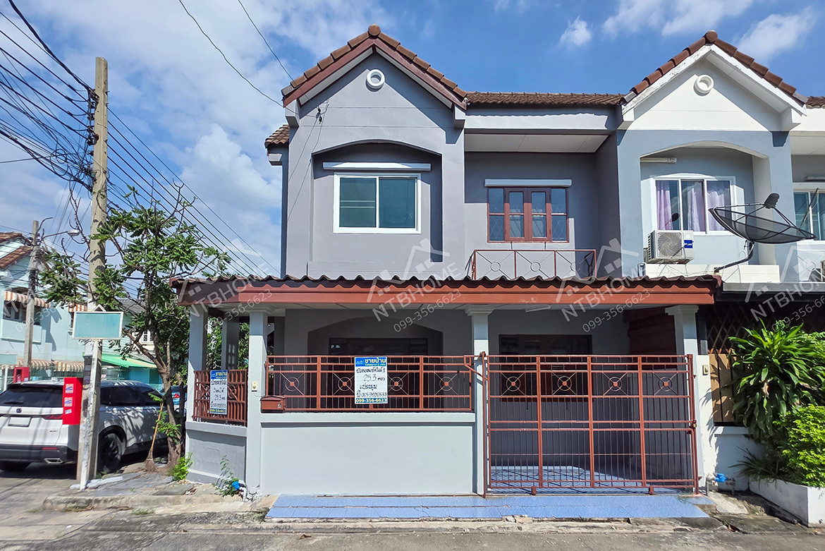 Buathong Park Ville 1-2 Bang Bua Thong, corner plot, complete extension, ready to move in. Good location in Soi Land Department, Nonthaburi.