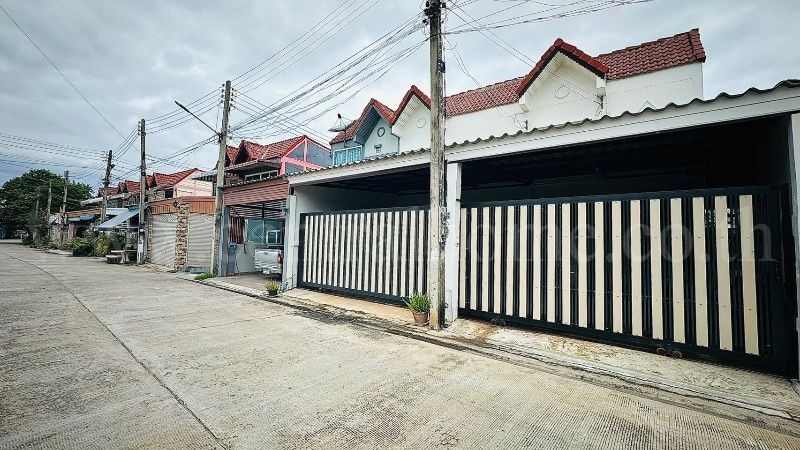 2 townhouses, 53 square wah, in front of Song Phi Nong District, Sri Samran 2 Road, ready to move in, very cheap price. – รูปที่ 2