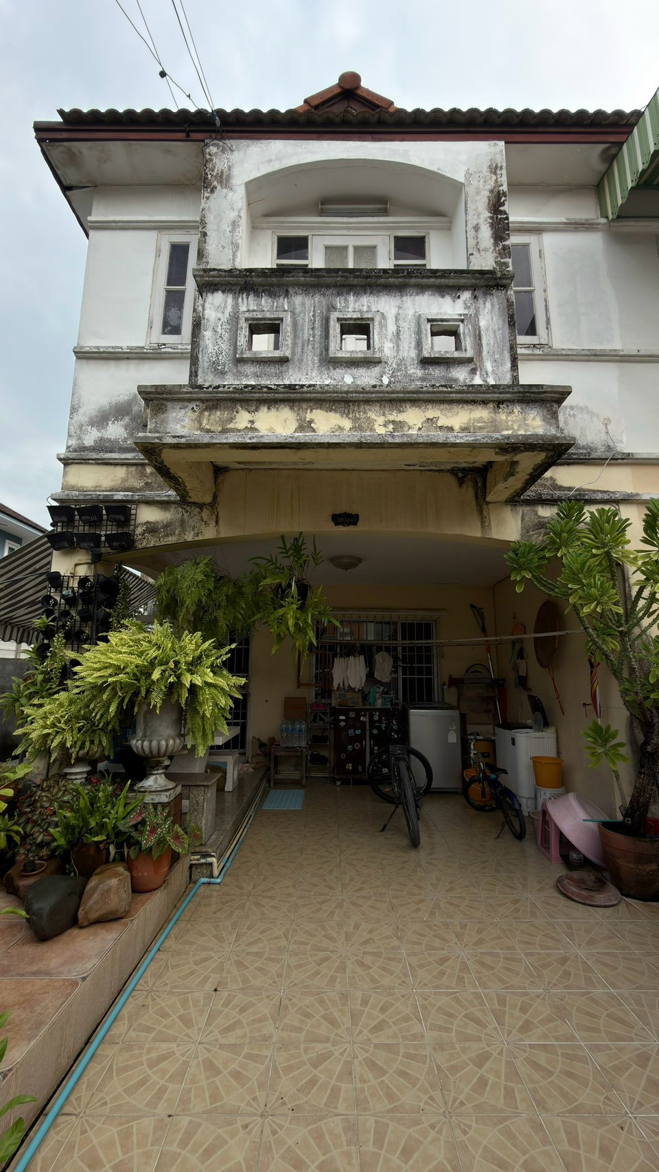 Selling at a special price, forwarding to renovate: 2-story townhouse, corner house, K.C. Ramintra 5 Village (K.C. Ramintra 5)