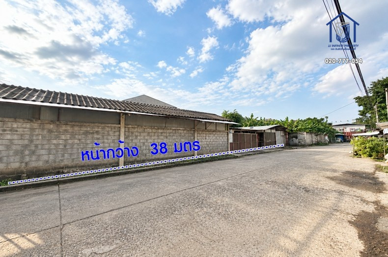Land for sale, already filled, 170 sq m, Soi Sangkhom Song 20, near MRT Yellow Line, Chok Chai 4 Station. Land for sale, already filled, 170 sq m, Soi Sangkhom Song 20, near MRT Yellow Line, Chok Chai 4 Station.