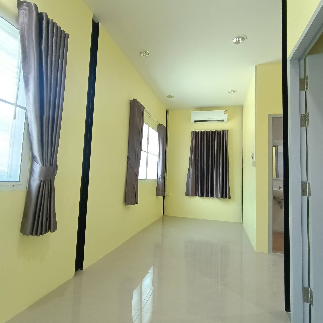 Single-storey twin house for rent, Modern style, Bang Pakong, 1 bedroom, 1 bathroom, 1 living room, on Bangna-Trad Road, km. 42, inbound side, Bangkok. – รูปที่ 4