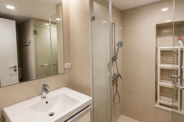 SUPER HOT PRICE & PRIME LOCATION (PRICE NEGOTIABLE)! 1 นอน 35 ตร.ม. ทำเลไข่แดงเพลินจิต-นานา ใกล้ BTS เพลินจิต เพียงเดินถึง ใกล้ Central Embassy & โรงพยาบาลบำรุงราษฎร์ ราคาขายต่อรองได้ ช็อกเพียง 4.19M! Focus Ploenchit – รูปที่ 3