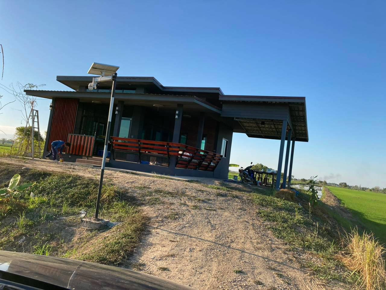 House for sale with land size 7 rai 2 ngan 90.2 square wah.