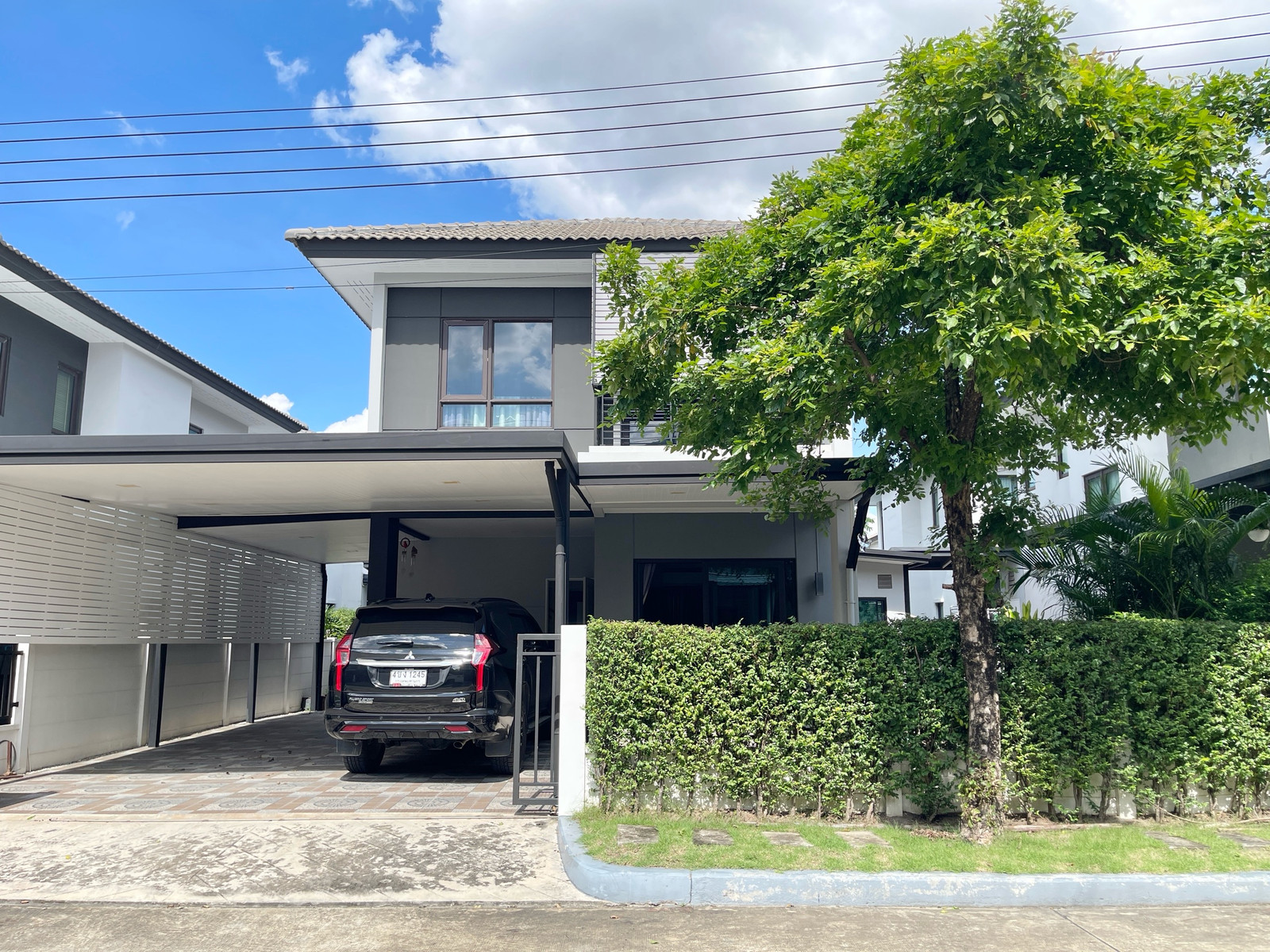 🏡🛋️ Single house for rent, beautifully decorated, fully furnished, ready to move in, CENTRO Ramintra - Chatuchot 1. This house has added space behind the house and already installed pilings. Ready to arrange a beautiful garden around the house. The atmosp