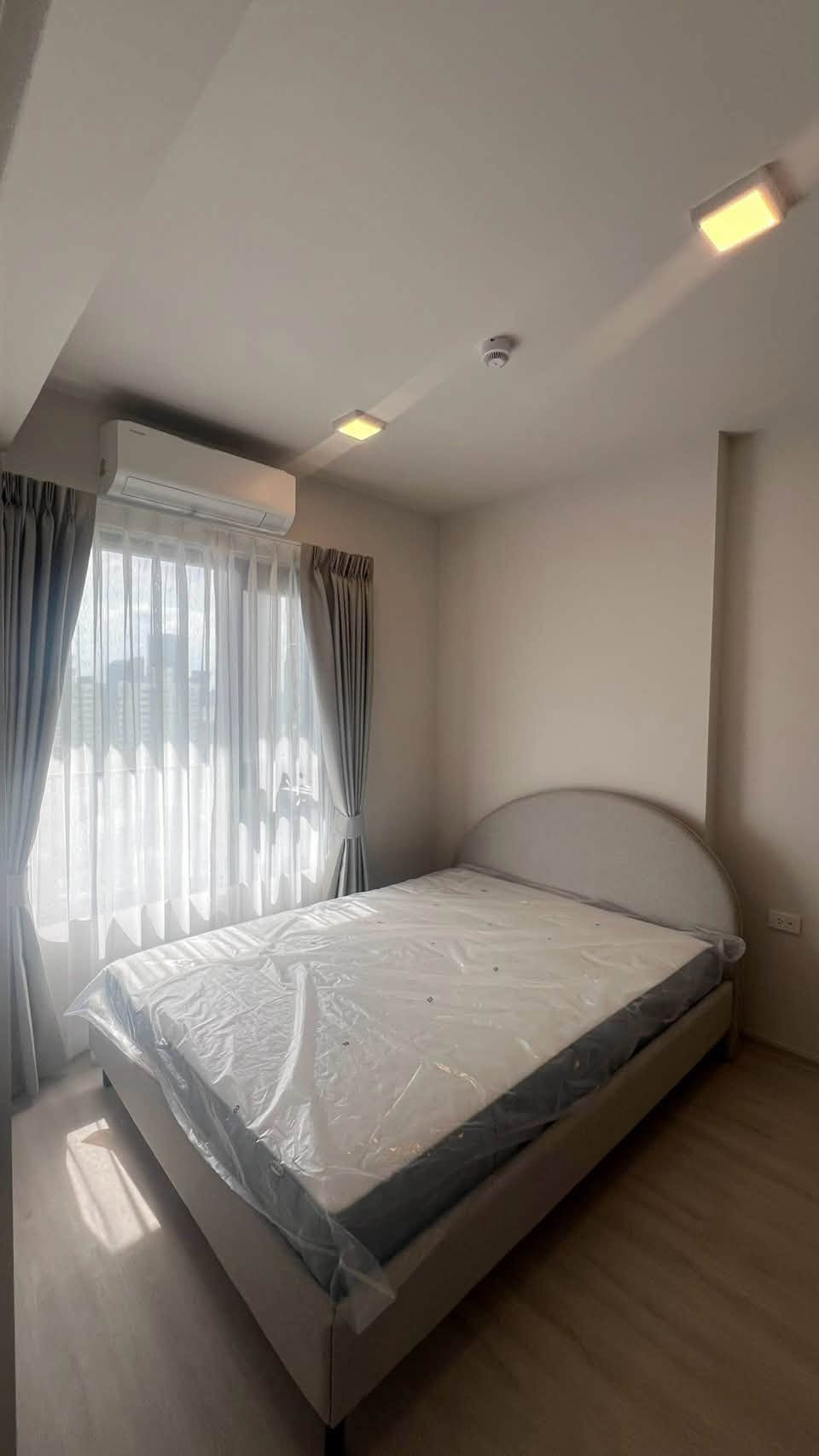 For Rent - COBE Ratchada Rama 9 Condo, Details  🛌 Type : 1 Bedroom  📏 Size : 33 Sq.m.  🏢 Floor : 16 💰 Price : 17,000 THB/month ✅ Fully Furnished & Available Now