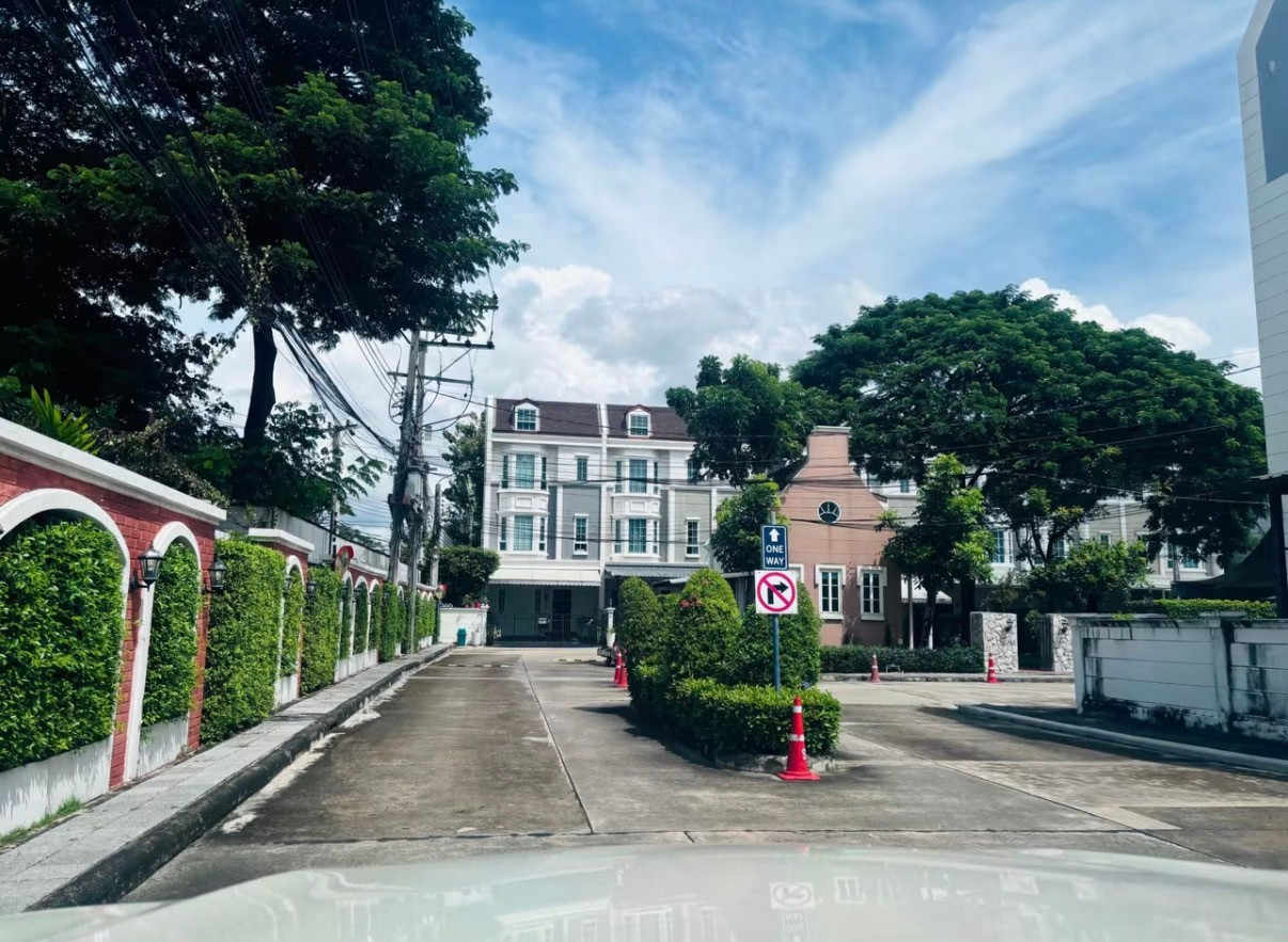 ให้เช่าทาวน์โฮม The Preston พระราม 9–กรุงเทพกรีฑา ใกล้ Market Place กรุงเทพกรีฑา และ เดอะมอลล์  บางกะปิ