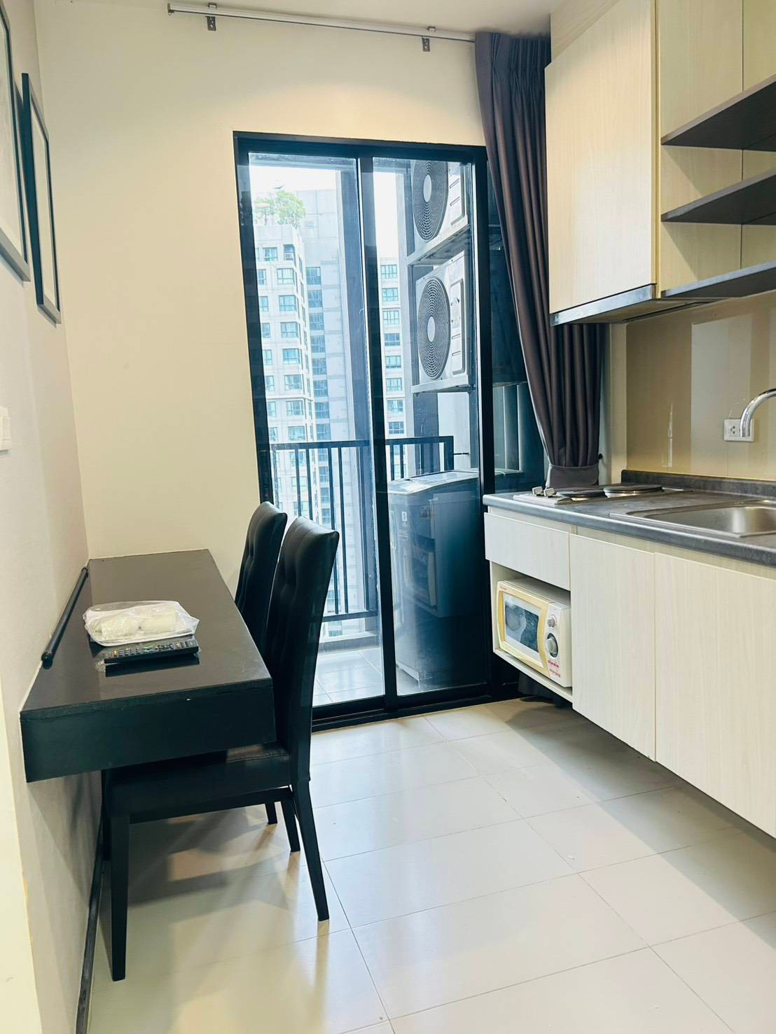 The base park west ใก้ลรถไฟฟ้า BTS อ่อนนุช, ติดถนนใหญ่ - ขนาด 26 ตร.ม. - 1 ห้องนอน 1 ห้องน้ำ - เฟอร์นิเจอร์เครื่องใช้ไฟฟ้าครบ พร้อมเข้าอยู่ เช่า 12,000 บาท เท่านั้น – รูปที่ 4