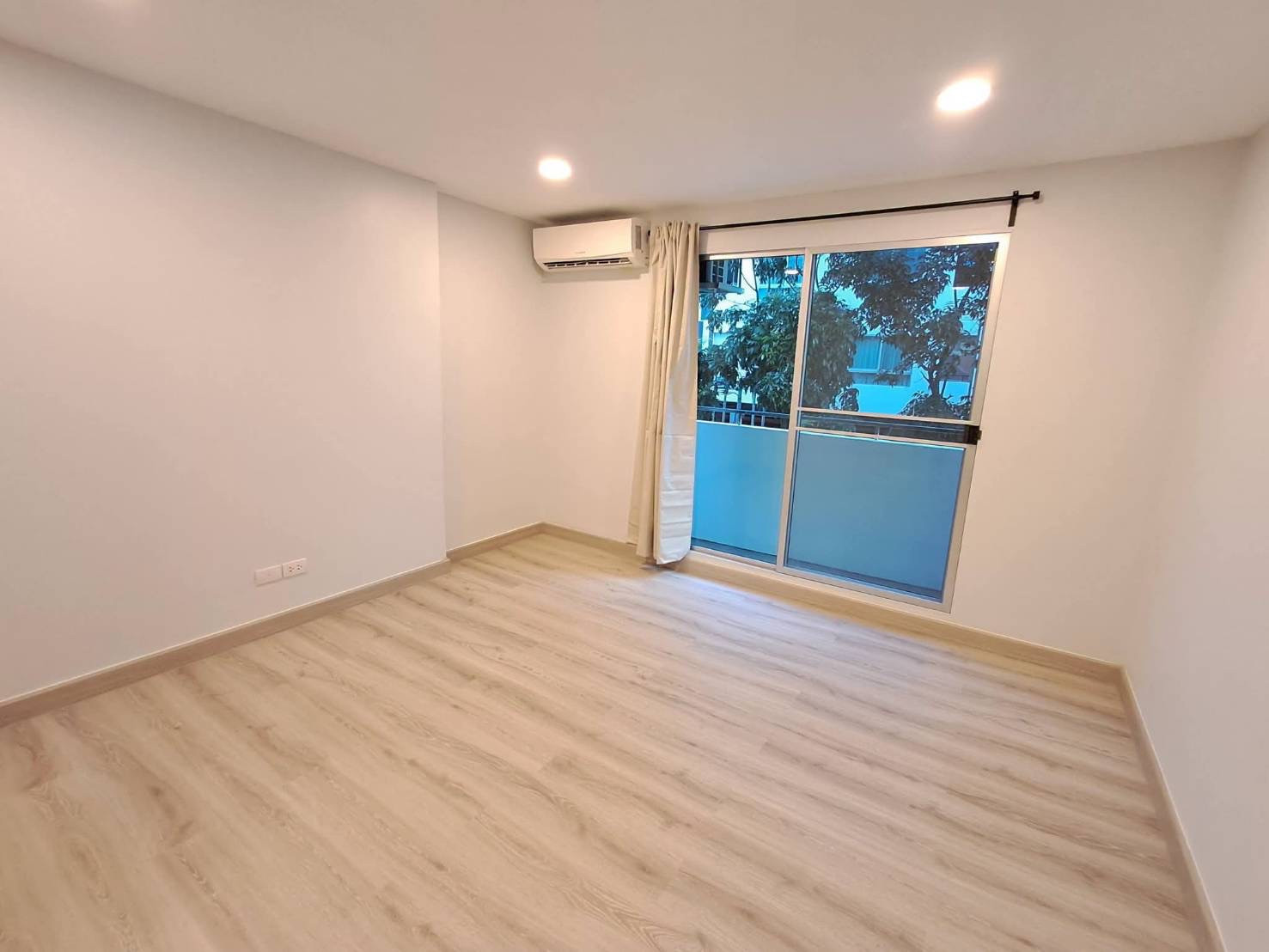Urgent sale!! Plum Phahonyothin 89, beautiful room, newly renovated, good location near Rangsit University / suitable for investment, rent, Yield 8% (room is never vacant) Urgent sale!! Plum Phahonyothin 89, beautiful room, newly renovated, good location near Rangsit University / suitable for investment, rent, Yield 8% (room is never vacant)