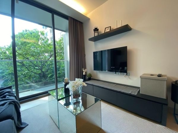 SUPER HOT PRICE & RARE ITEM! 2 bedrooms, 3rd floor, giant size 65 sq m. Luxury low-rise condo from Sansiri, Sukhumvit 49 (Phrom Phong-Thonglor), quiet, high privacy, selling price, shocking the market, only 9.1M! Via 49