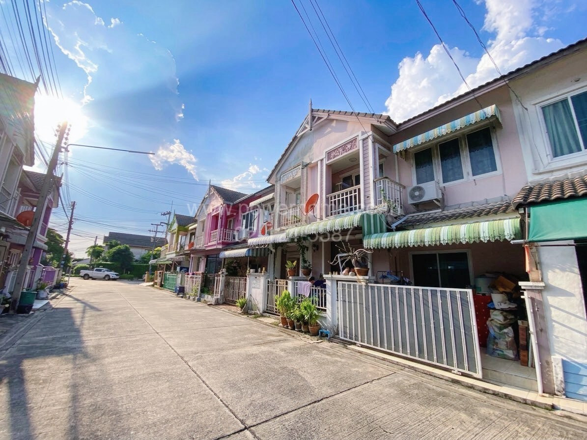 ทาวน์เฮ้าส์ 2 ชั้น บ้านฟ้าปิยรมย์ เรือนหลวง เฟส 1 ทำเลดี ใกล้ตลาดบ้านฟ้า เลอ มาร์เช่ – รูปที่ 2