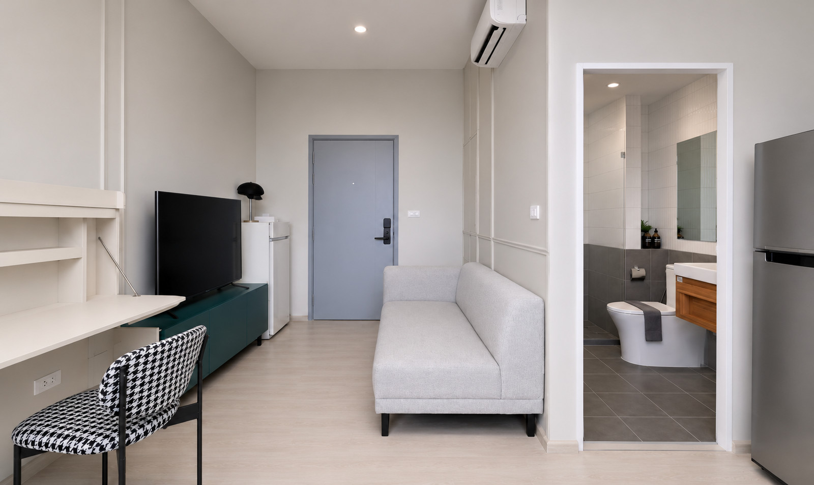 💰 Condo for sale with existing tenant, receiving rental income of 10,800 THB/month. Estimated return on investment: approximately 7.3% per year.