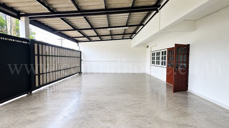 2 townhouses, 53 square wah, in front of Song Phi Nong District, Sri Samran 2 Road, ready to move in, very cheap price. – รูปที่ 3