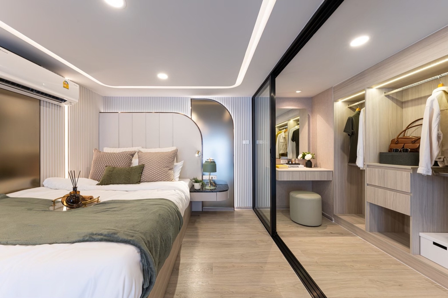Condo down payment for sale, 2 floors, pets allowed, Origin Place Phetkasem, 350,000 baht.