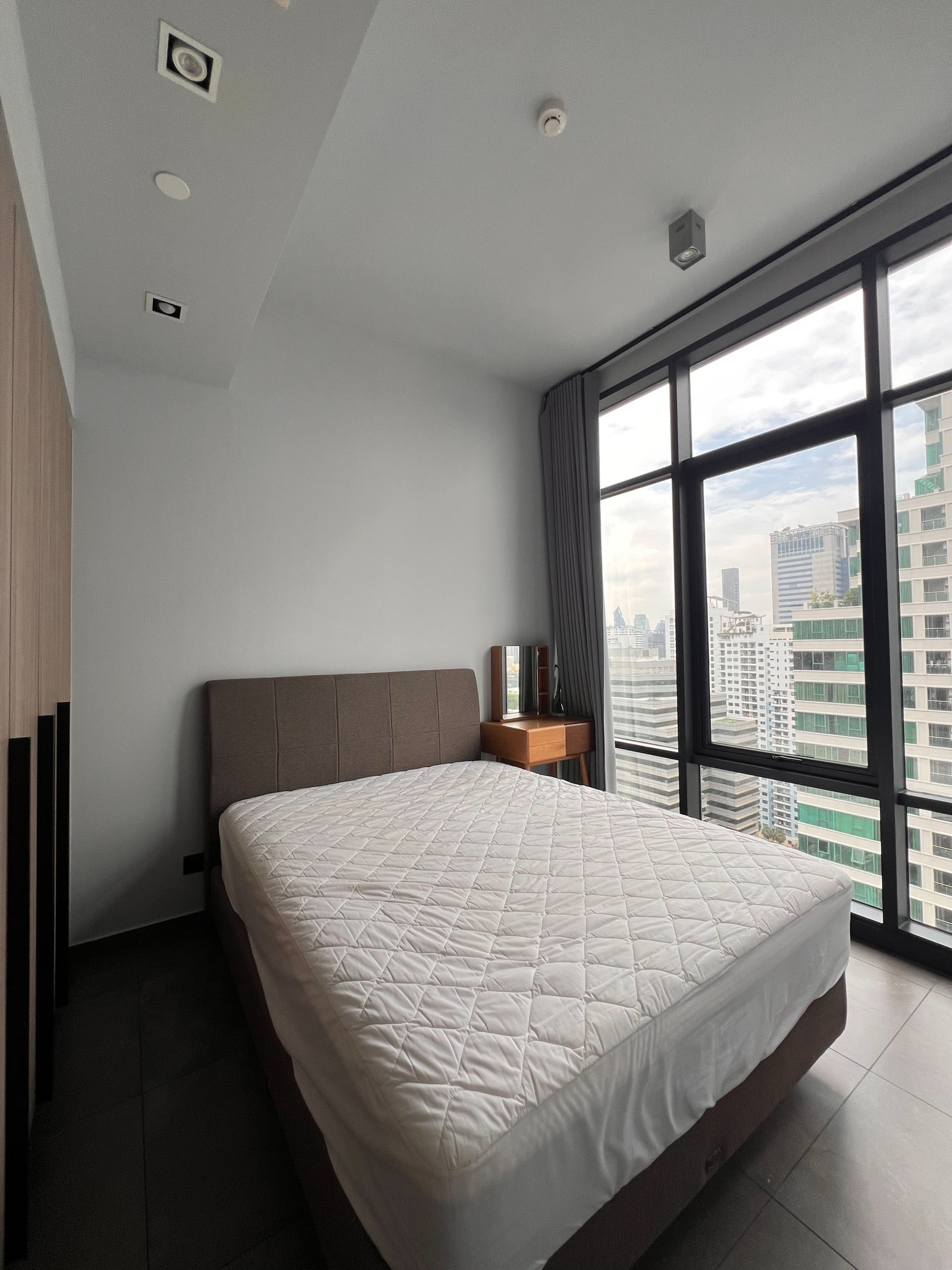 ให้เช่าคอนโด The Lofts Asoke - 1 ห้องนอน 1 ห้องน้ำ - 36 ตร.ม. - เช่า 32,000 บาท/เดือน [TTr2610015] 