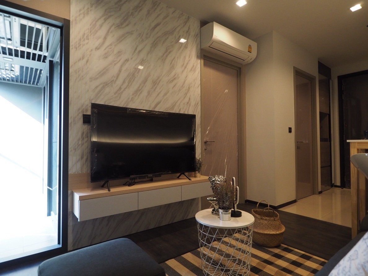 for rent The Line Asoke Ratchada // 1b1b // 35 sq.m