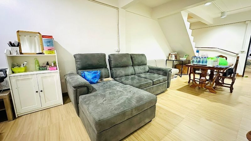 2 townhouses, 53 square wah, in front of Song Phi Nong District, Sri Samran 2 Road, ready to move in, very cheap price. – รูปที่ 4