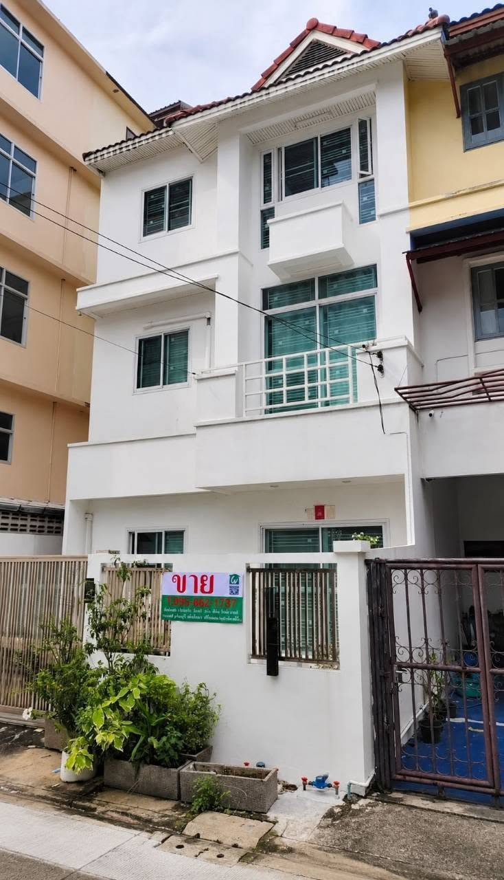 3-story townhome for sale, Taling Chan, Soi Kaeo Ngoen Thong 3-story townhome for sale, Taling Chan, Soi Kaeo Ngoen Thong