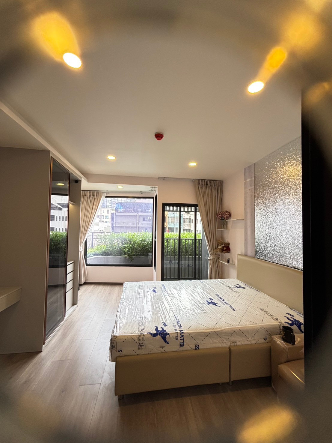 For rent Soho Bangkok Ratchada, 4th floor. For rent Soho Bangkok Ratchada, 4th floor.