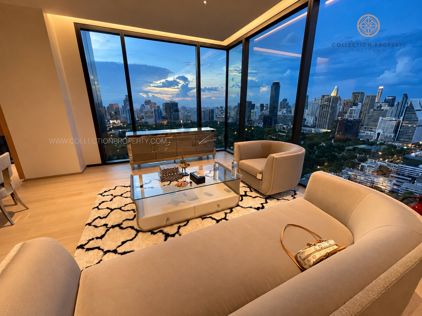 For Rent EIGHTEEN SEVEN ONE BANGKOK 3-Bedroom Residence with Lumpini Park View
