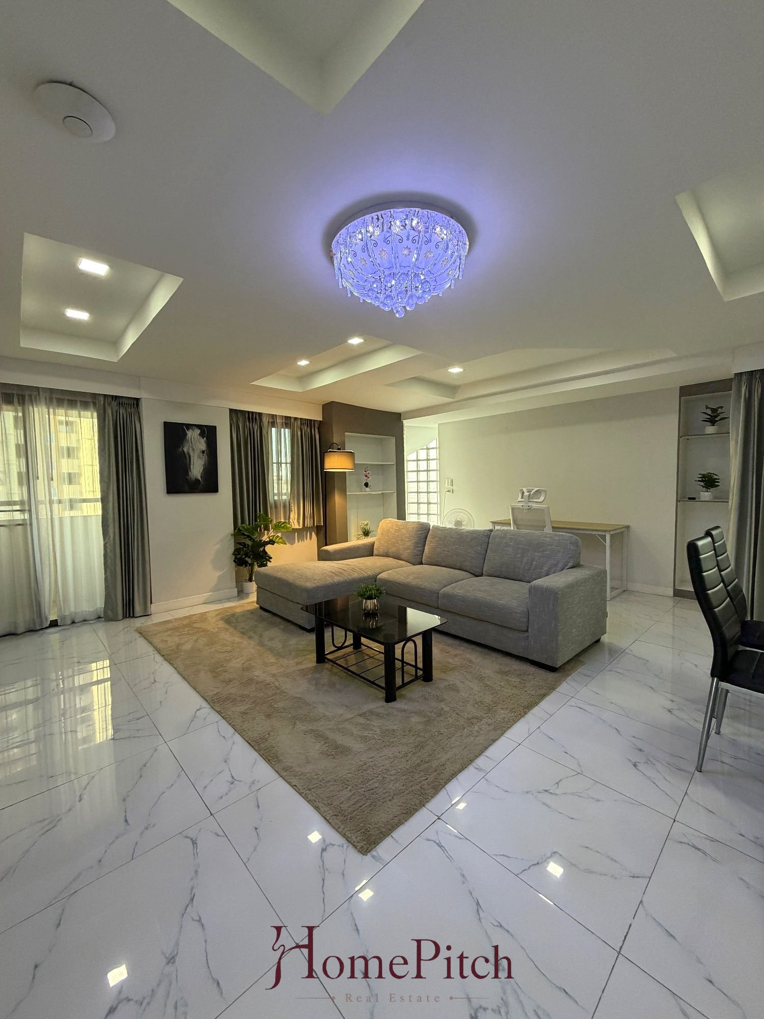 For rent, D. H. Grand Tower, 1 bedroom, 150 sq m., near BTS Phrom Phong, 55000 baht/month, appointment to view 063-616-5390.
